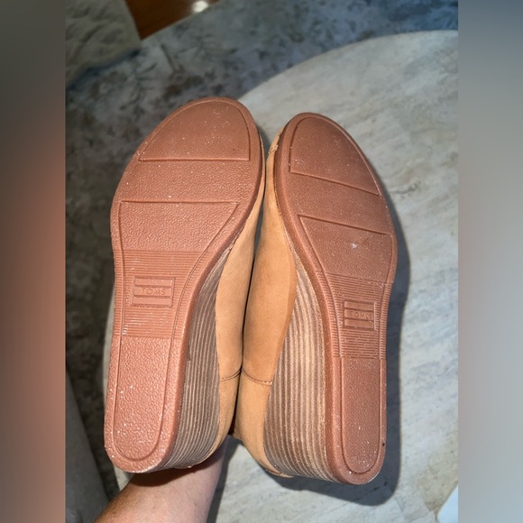 NEW TOMS Kelsey Wedge Pull On Booties Ankle Suede Pull Tab Cognac Tan Size 7 - Picture 7 of 11